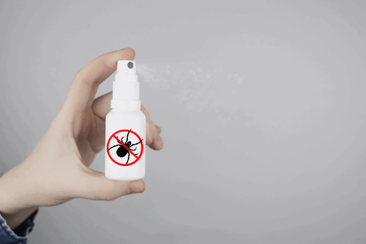Repelling bugs spray